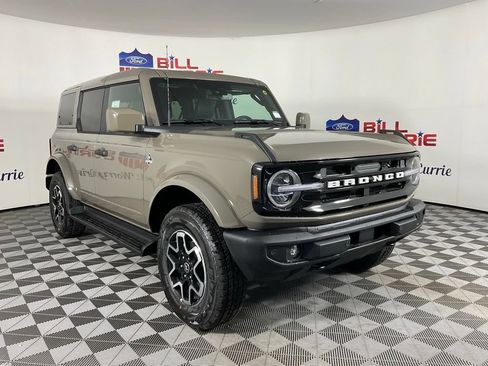 New 2026 Ford Bronco Outer Banks AWD/4WD image 1