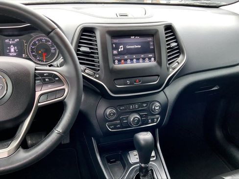 Used 2020 Jeep Cherokee Latitude Plus FWD image 7