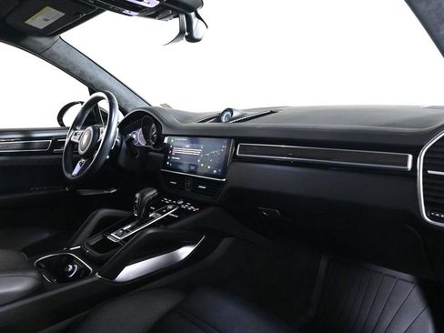 Certified 2022 Porsche Cayenne Turbo S AWD/4WD image 17