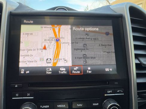 Used 2018 Porsche Cayenne Turbo image 23