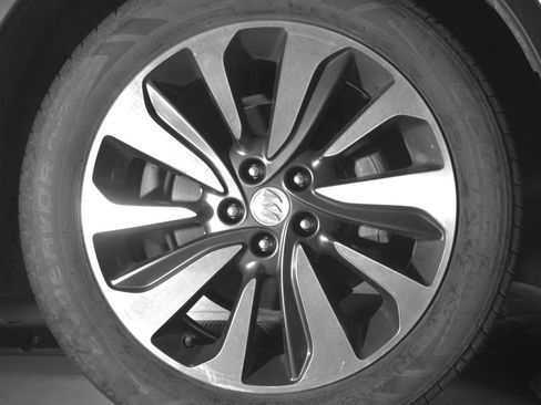 Used 2021 Buick Encore Preferred FWD image 9