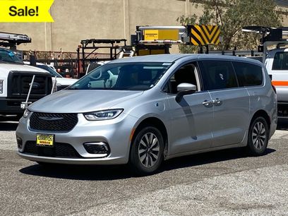 Used 2023 Chrysler Pacifica Touring-L
