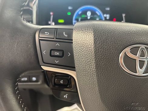 Used 2025 Toyota Camry LE FWD image 7
