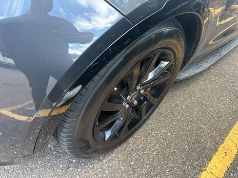 Used 2020 Land Rover Discovery Landmark image 23