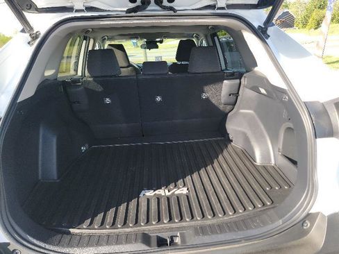 Used 2023 Toyota RAV4 XLE w/ Convenience Package image 5