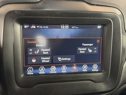 Used 2018 Jeep Renegade Latitude w/ Cold Weather Group image 20