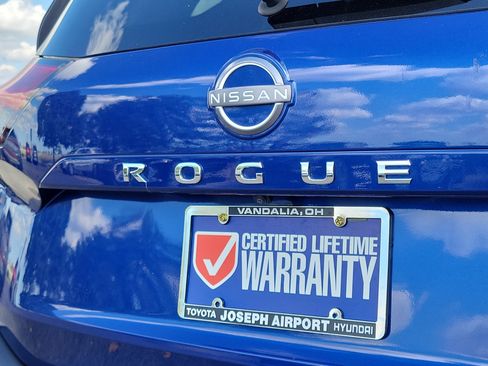 Used 2023 Nissan Rogue SV image 6