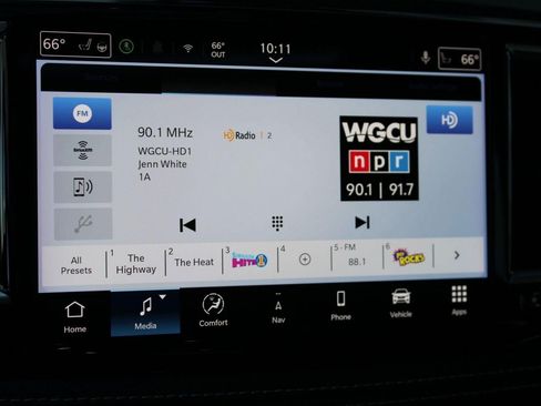 Used 2025 Chrysler Pacifica Limited FWD image 24