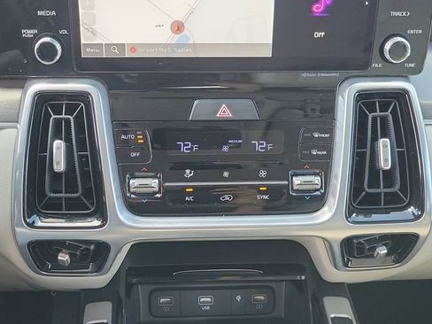 Certified 2023 Kia Sorento SX FWD image 27