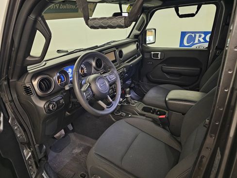Used 2023 Jeep Gladiator Sport AWD/4WD image 3
