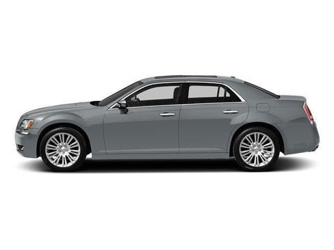 Used 2014 Chrysler 300 RWD image 2