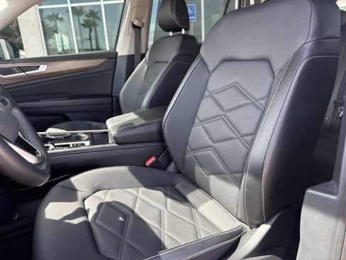 Used 2024 Volkswagen Atlas SE FWD image 16