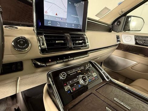 Used 2019 Lincoln Navigator Reserve AWD/4WD image 20