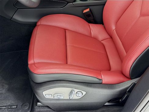 New 2026 Porsche Macan image 13