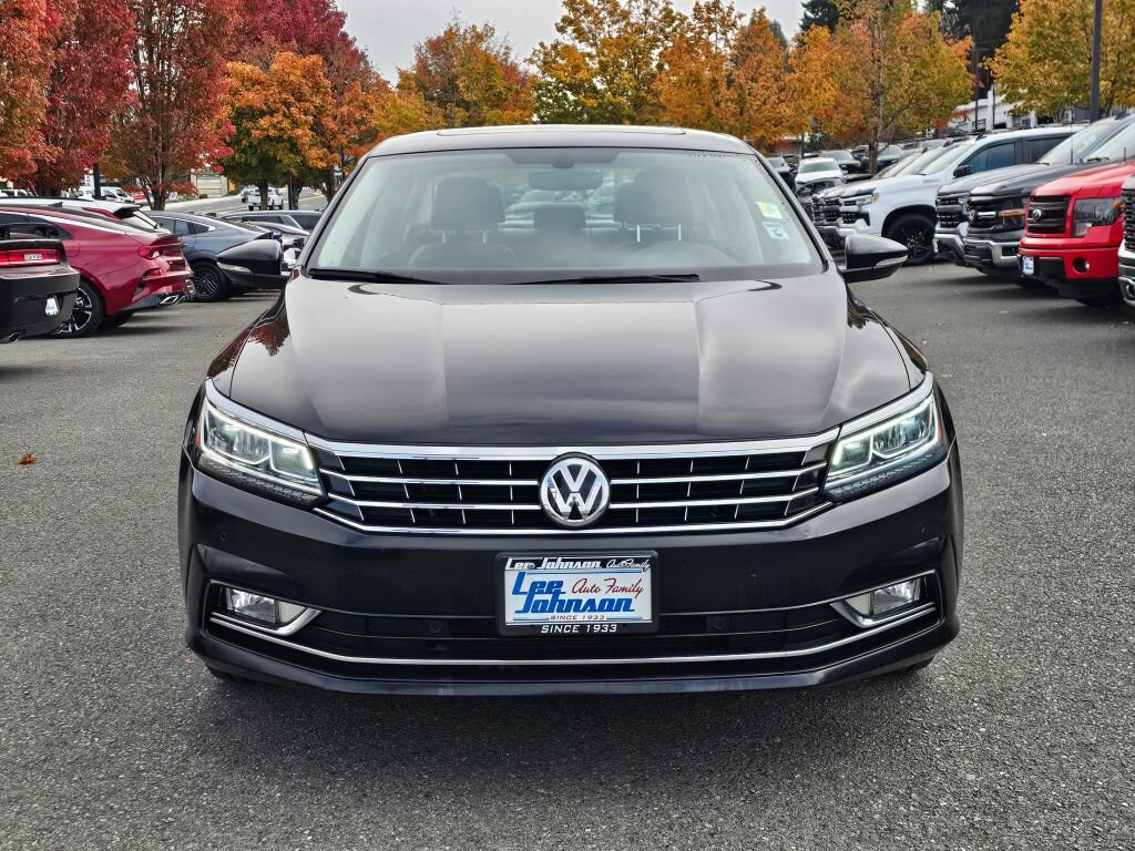 Used 2018 Volkswagen Passat 2.0T SE FWD image 2
