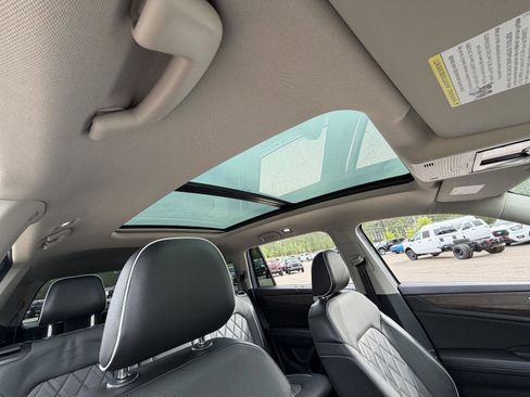 Used 2024 Volkswagen Atlas SEL Premium R-Line image 22