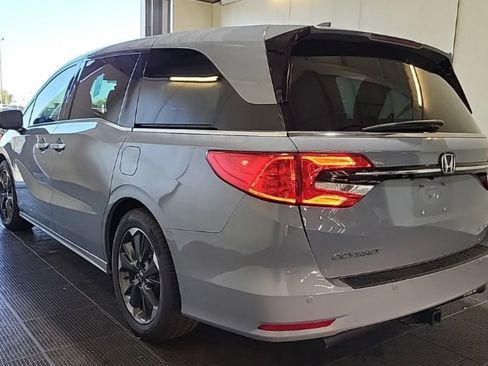 Used 2023 Honda Odyssey Elite image 2