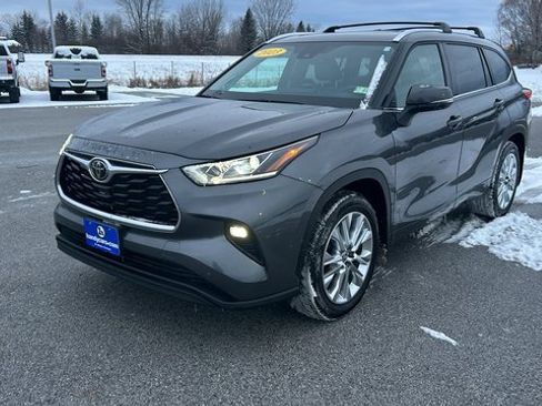 Used 2023 Toyota Highlander Limited image 7