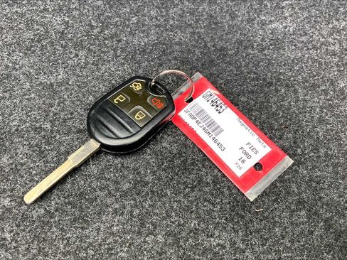 Used 2016 Ford Fiesta SE w/ Cold Weather Package FWD image 14