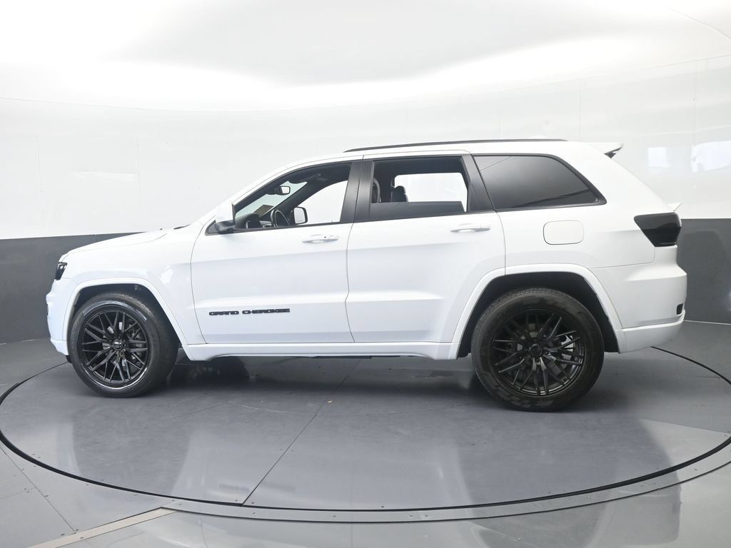 Used 2018 Jeep Grand Cherokee Altitude RWD image 3