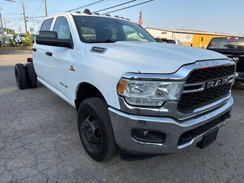 Used 2022 RAM 3500 Tradesman w/ Chrome Appearance Group AWD/4WD image 6