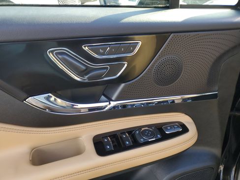 Certified 2023 Lincoln Corsair Reserve image 17