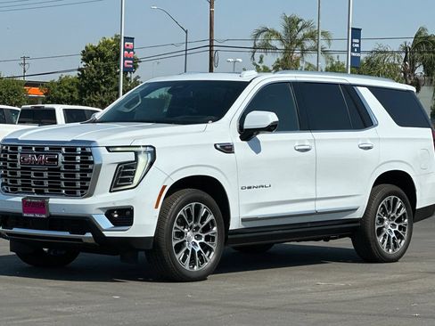 Used 2026 GMC Yukon Denali w/ Sun & Power Step Package AWD/4WD image 9
