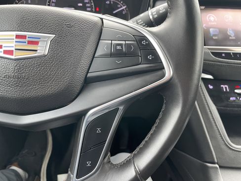 Used 2017 Cadillac XT5 Luxury image 16