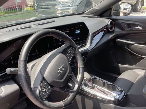 Used 2024 Chevrolet Trax RS FWD image 15