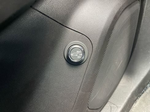 Used 2023 GMC Acadia SLE w/ Driver Convenience Package image 23