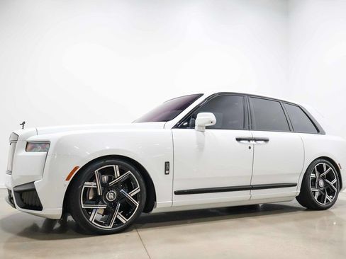 Used 2025 Rolls-Royce Cullinan Black Badge AWD/4WD image 25