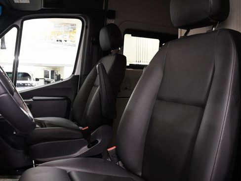 Used 2022 Mercedes-Benz Sprinter 144 Cargo image 17