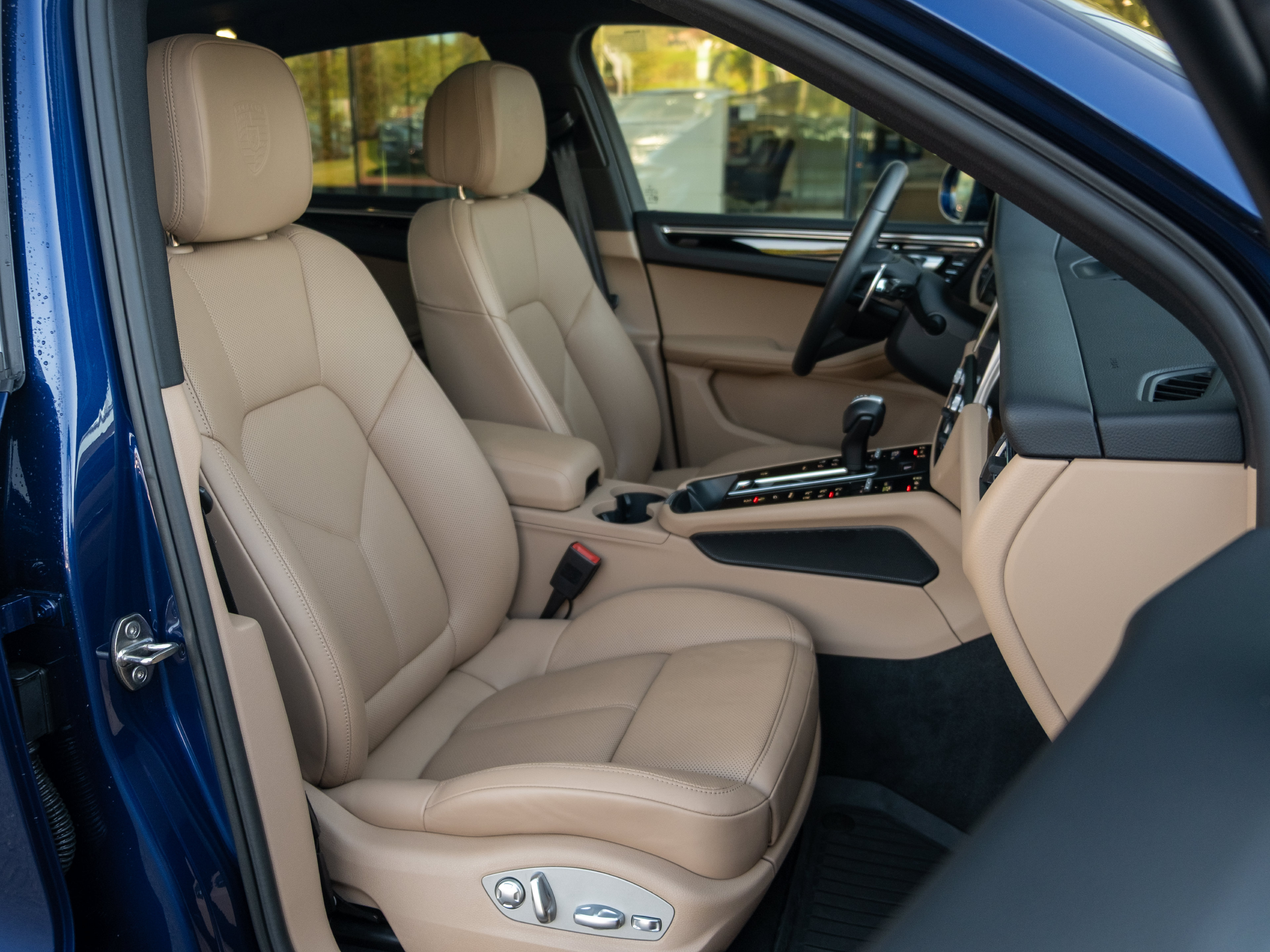 Certified 2026 Porsche Macan AWD/4WD image 39
