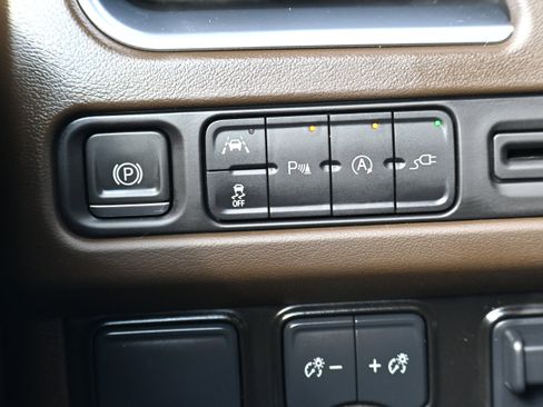 Used 2021 Chevrolet Tahoe LT w/ LT Signature Package image 27