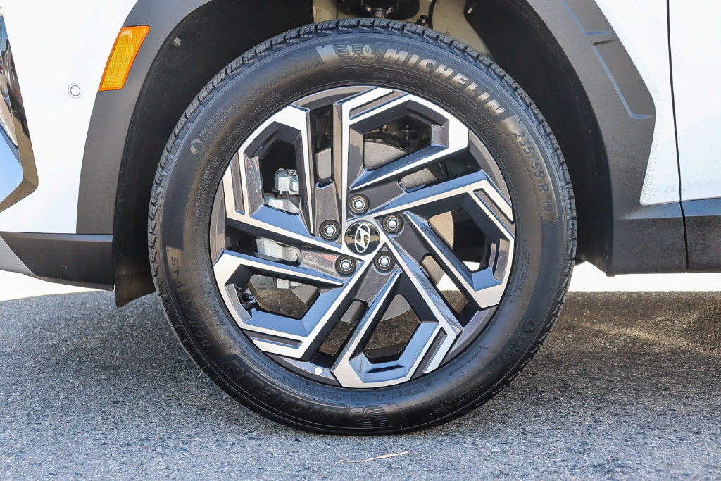 Certified 2025 Hyundai Tucson Limited AWD/4WD image 11