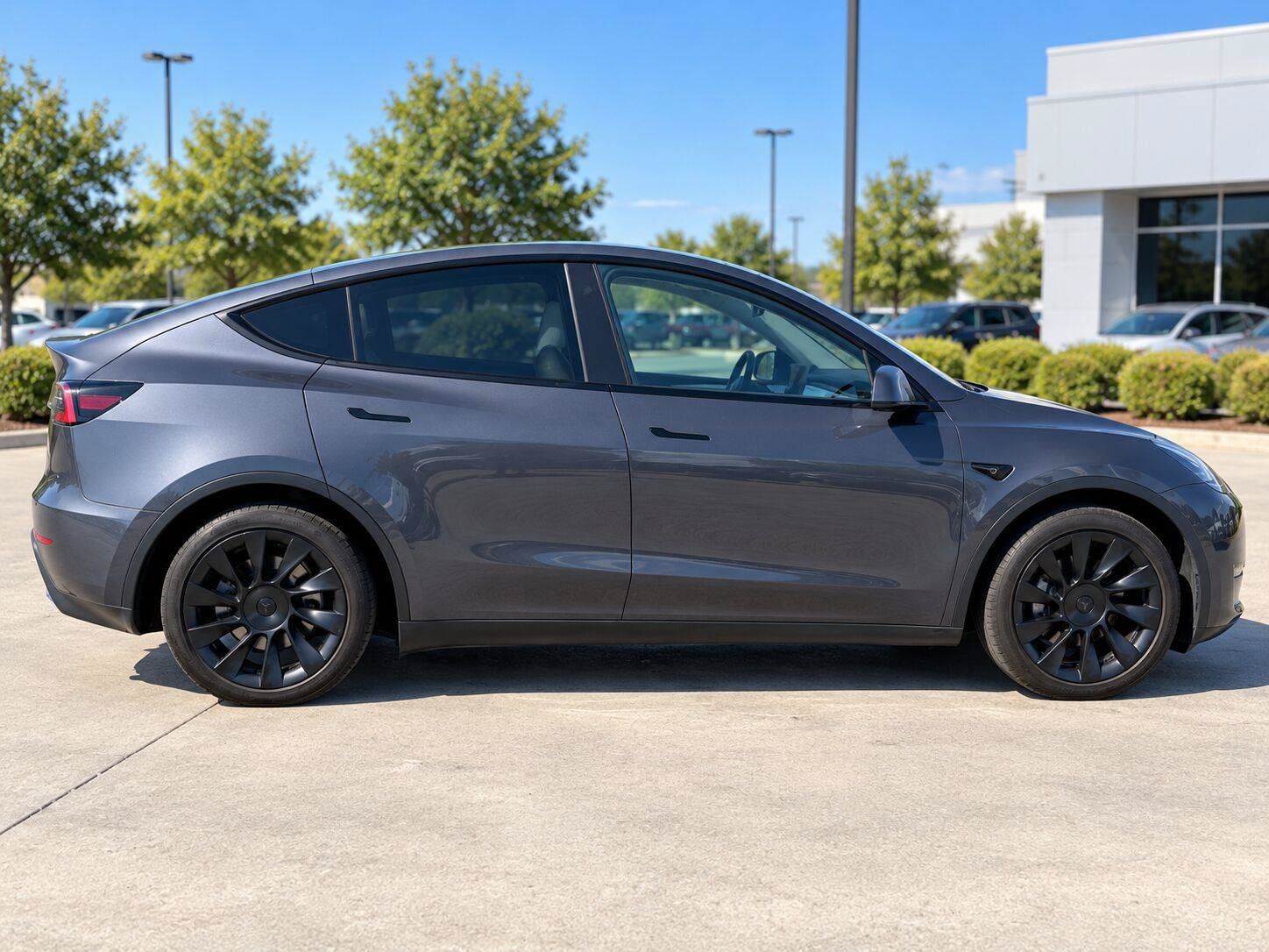 Used 2023 Tesla Model Y Long Range AWD/4WD image 4