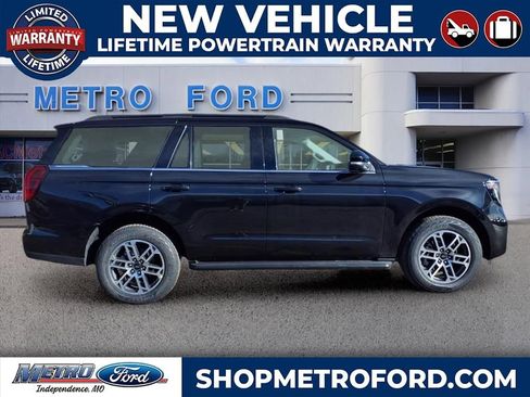 New 2026 Ford Expedition Active image 2