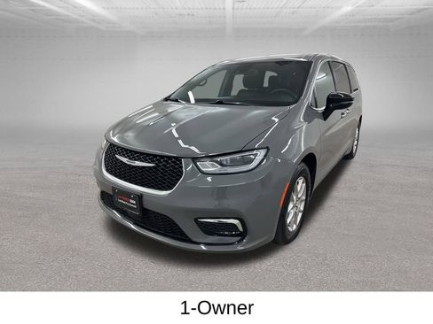 Used 2025 Chrysler Pacifica Select FWD image 8