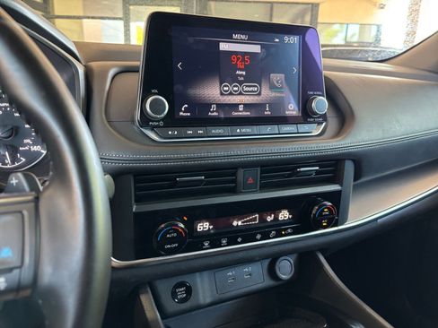 Used 2025 Nissan Rogue SV FWD image 17
