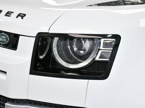 Used 2025 Land Rover Defender 110 S image 79
