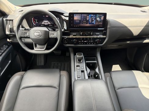 Used 2026 Nissan Pathfinder SL w/ SL Premium Package FWD image 9
