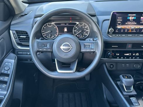 Used 2024 Nissan Rogue SV image 15