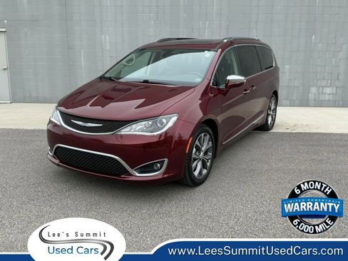 Used 2018 Chrysler Pacifica Limited w/ Tire & Wheel Group image 1