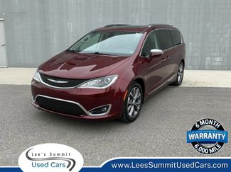 Used 2018 Chrysler Pacifica Limited w/ Tire & Wheel Group video 1