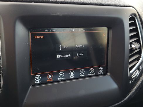 Used 2020 Jeep Compass Latitude image 23