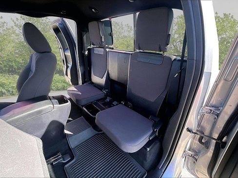 Used 2017 Toyota Tacoma TRD Sport w/ Tow Package (A/T) image 22