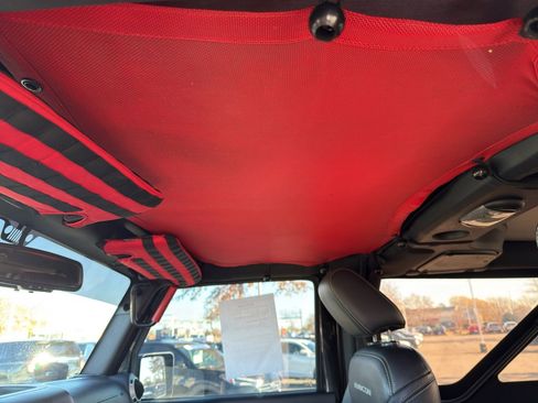 Used 2015 Jeep Wrangler Rubicon image 16