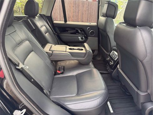 Used 2018 Land Rover Range Rover HSE image 32