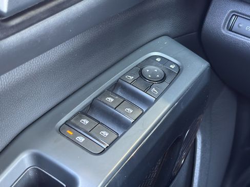 Used 2023 Nissan Pathfinder S FWD image 11
