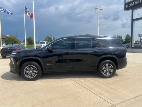 Used 2026 Chevrolet Traverse LT w/ Driver Confidence Package AWD/4WD image 2